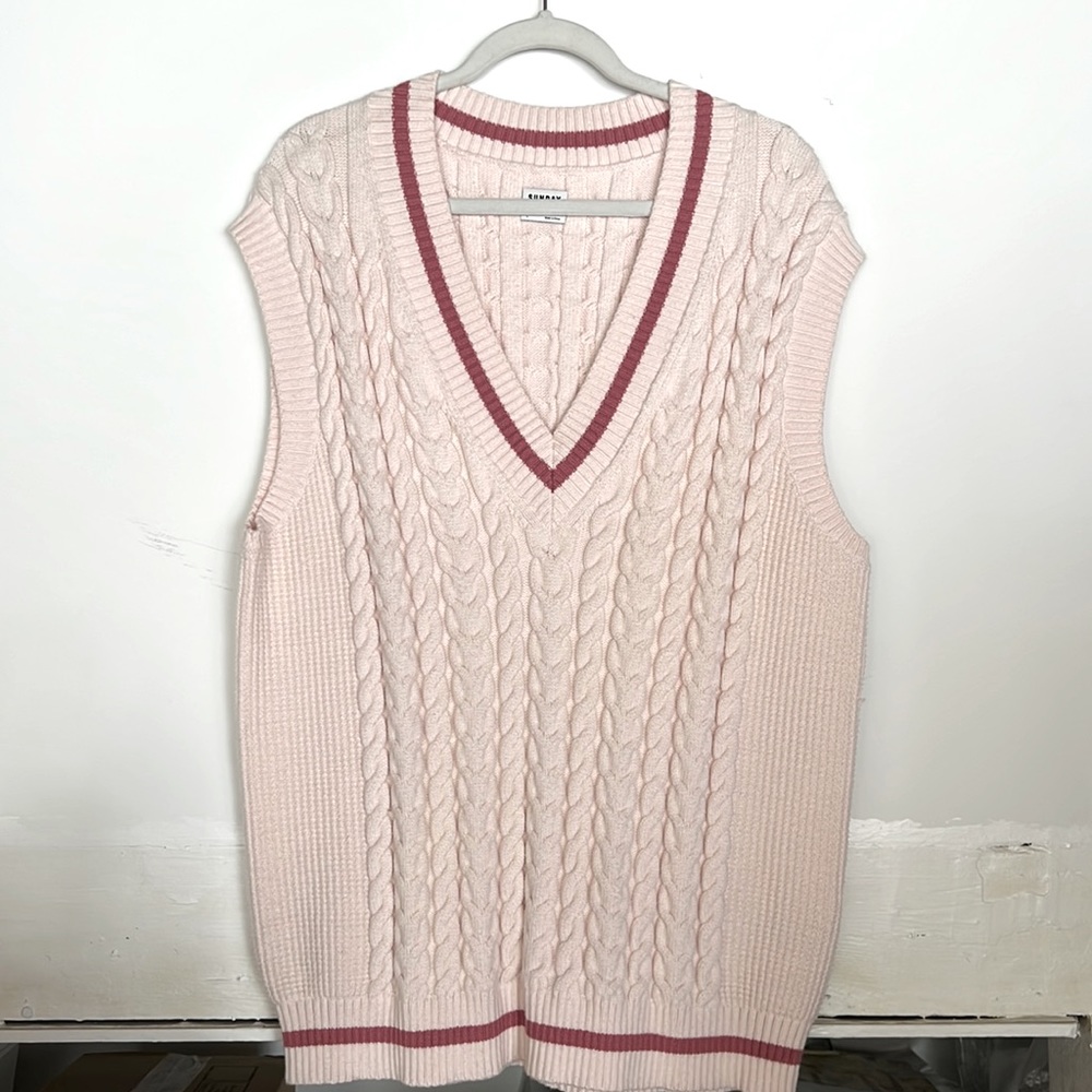 Aretzia Sunday Best Sweater Vest Size L